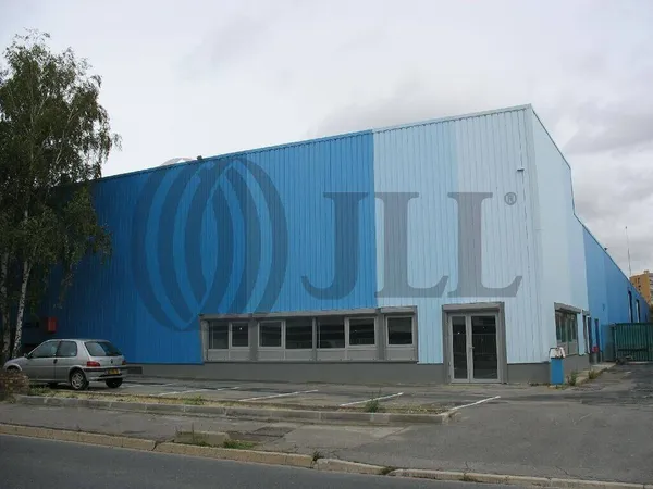 Local d'activité 1209 m²