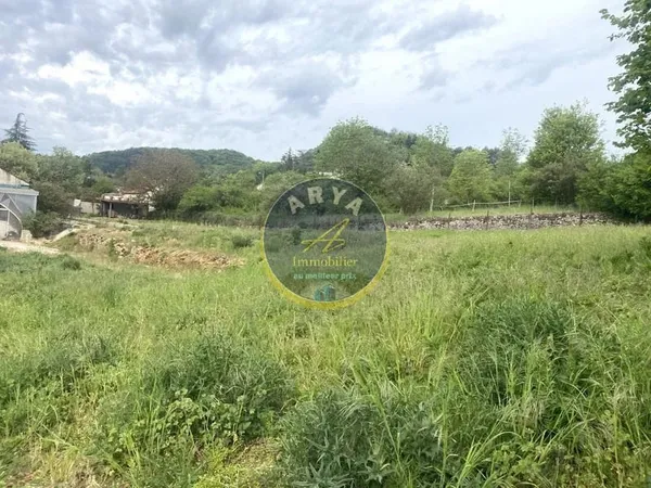 Beau terrain constructible de 2400 m2, avec Bellevue et au calme, situé à Mâlain