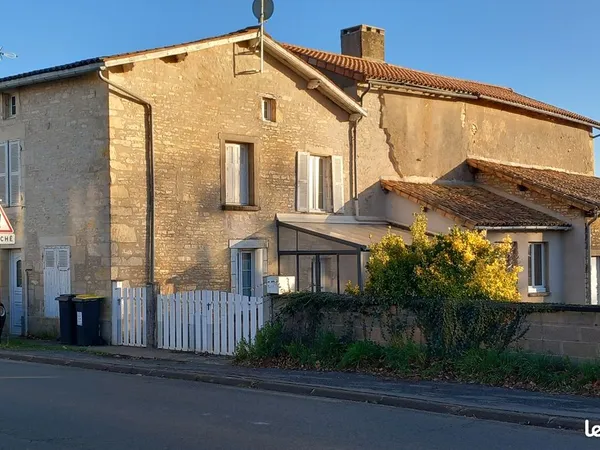 Maison à louer à Rouillé 86