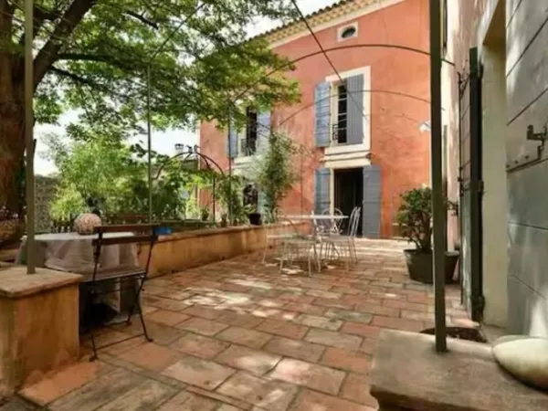 Vends maison 5 chambres, 250m2 habitables jardin clos 600m² à 4 km d'UZES