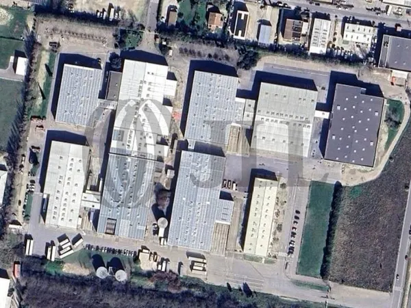 Entrepôt 5677 m²