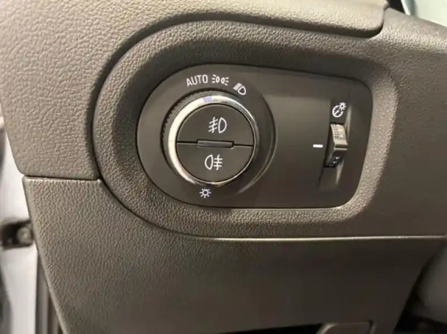 Opel Grandland 1.6 turbo 225ch hybride ultimate — photo 7