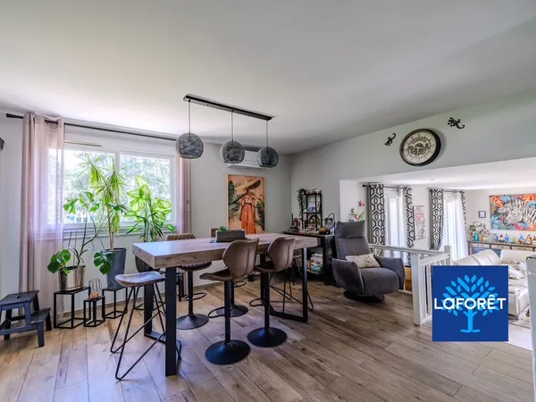 Maison 8 pièces 200 m²