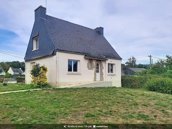 Maison 98 m² - Sous-sol complet - Terrain clos 1021 m² - Radenac (bourg)