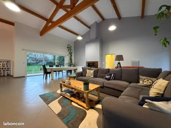 ↘↘ Baisse de prix ↘↘ Maison d'architecte 2012, 210m² + 100m² garage, charpente tradi apparente, très