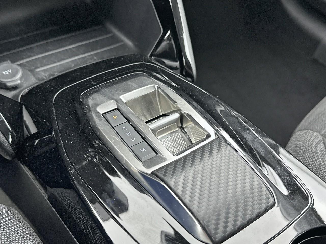 Peugeot 208 puretech 100 s&s eat8 style — photo 27