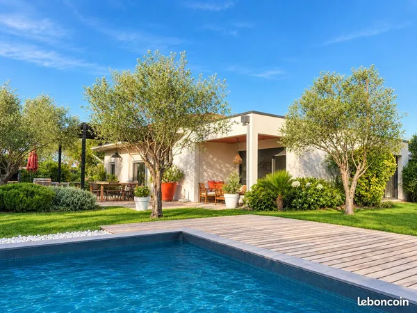 FONSORBES - Belle maison familiale avec piscine et jardin au calme - 160 m²