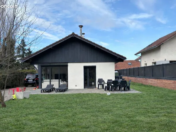 Maison individuelle de plain-pied lumineuse, rénovée avec jardin et terrasse