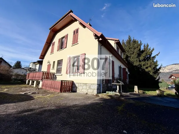 Maison 10 pièces 205 m²