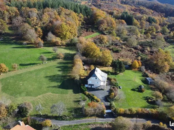 Belle maison a vendre a Lanobre (cantal)