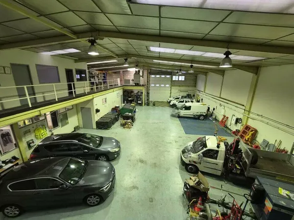 Local d'activité 806 m²