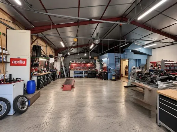 Local 700 m²
