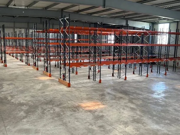 Entrepôt 3210 m²
