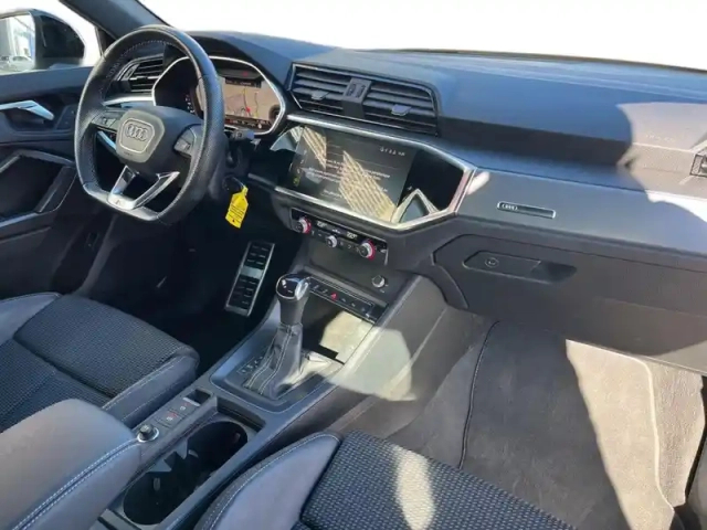Audi Q3 sportback 35 tdi 150 ch s tronic 7 — photo 9