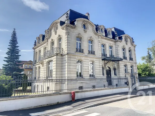 Maison 19 pièces 675 m²