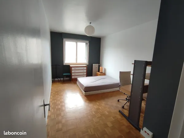 Chambre en colocation - Laval centre