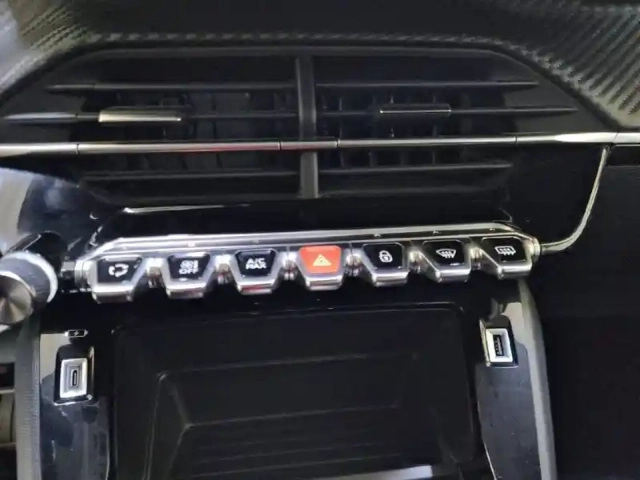 Peugeot 208 electrique 50 kwh 136 — photo 25