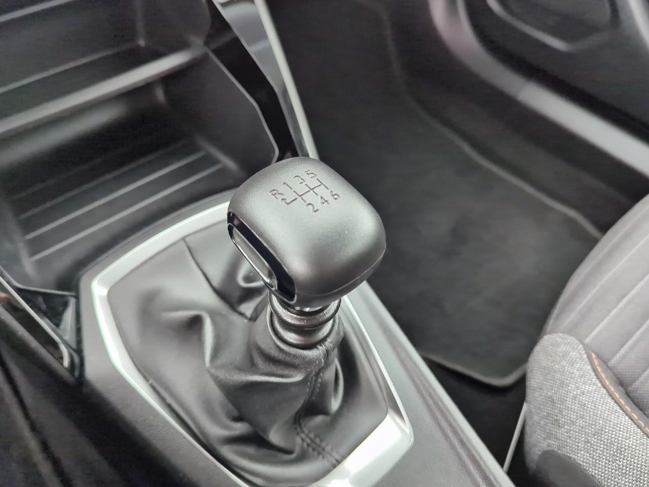 Peugeot 2008 bluehdi 110 s&s bvm6 active pack — photo 31