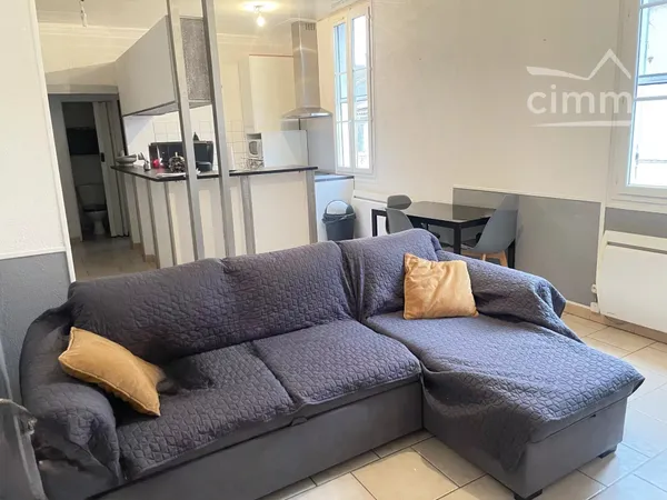Appartement T2 de 49 m² à vendre – 1er étage exposé sud-ouest – Vendu loué, travaux à prévoir