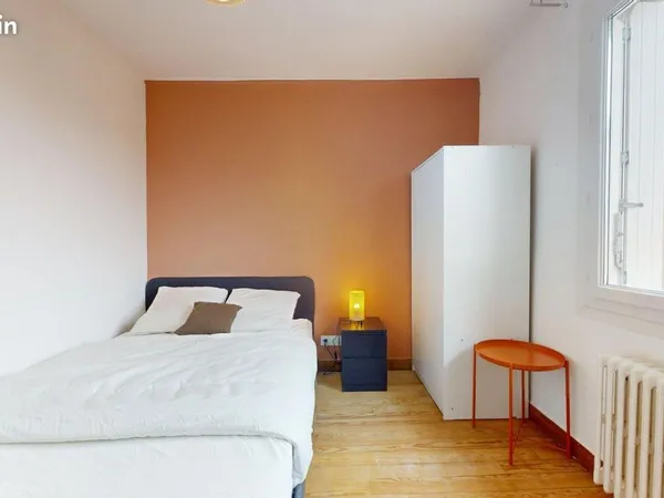 Chambre 5 pièces 64 m²