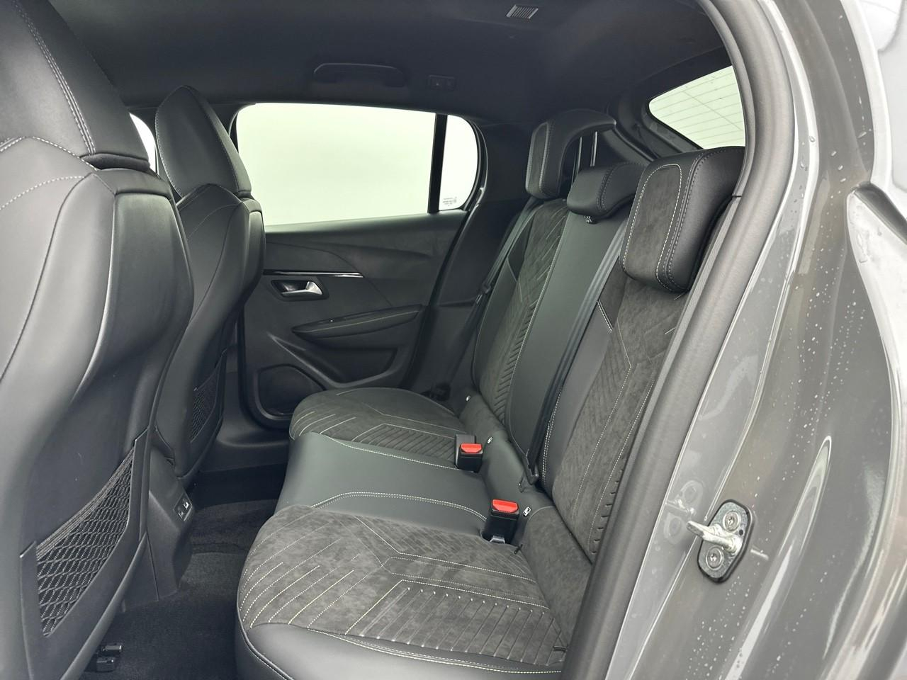 Peugeot 208 hybrid 145 ch e-dcs6 gt — photo 12