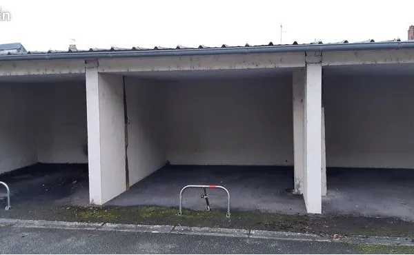 Box couvert 14 m² - Cour sécurisée
