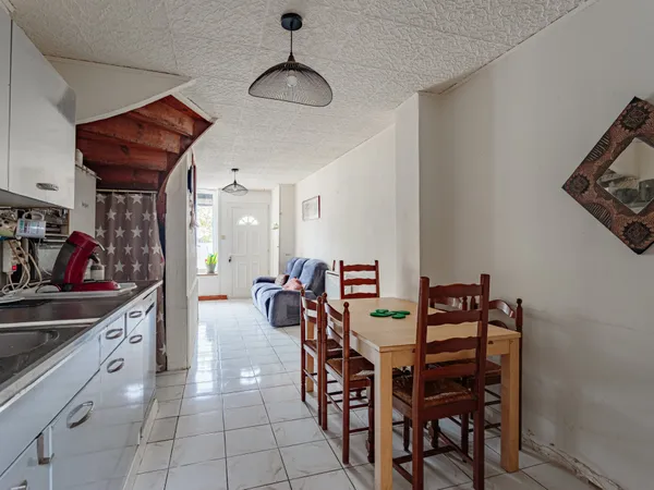 À VENDRE Appartement de caractère à rénover à proximité de