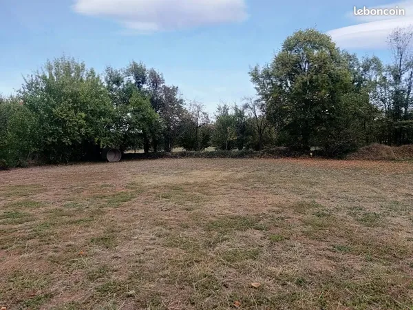 Terrain 1 400 m² Archignac