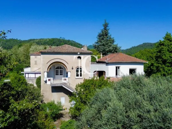 Propriété 9 pièces 240 m²