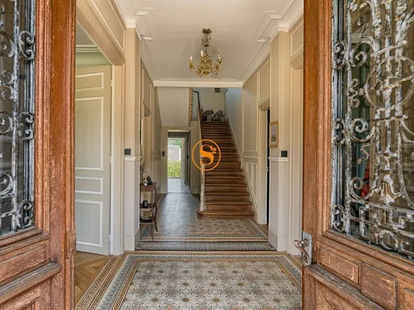 Maison 10 pièces 370 m²