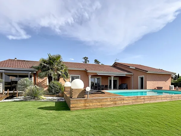 Maison Charnoz- Sur- Ain 6 pièce(s) 190 m2, quatre chambres, piscine, garage, salle de sport , jacuz