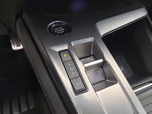Peugeot 408 phev 225 e-eat8 — photo 14