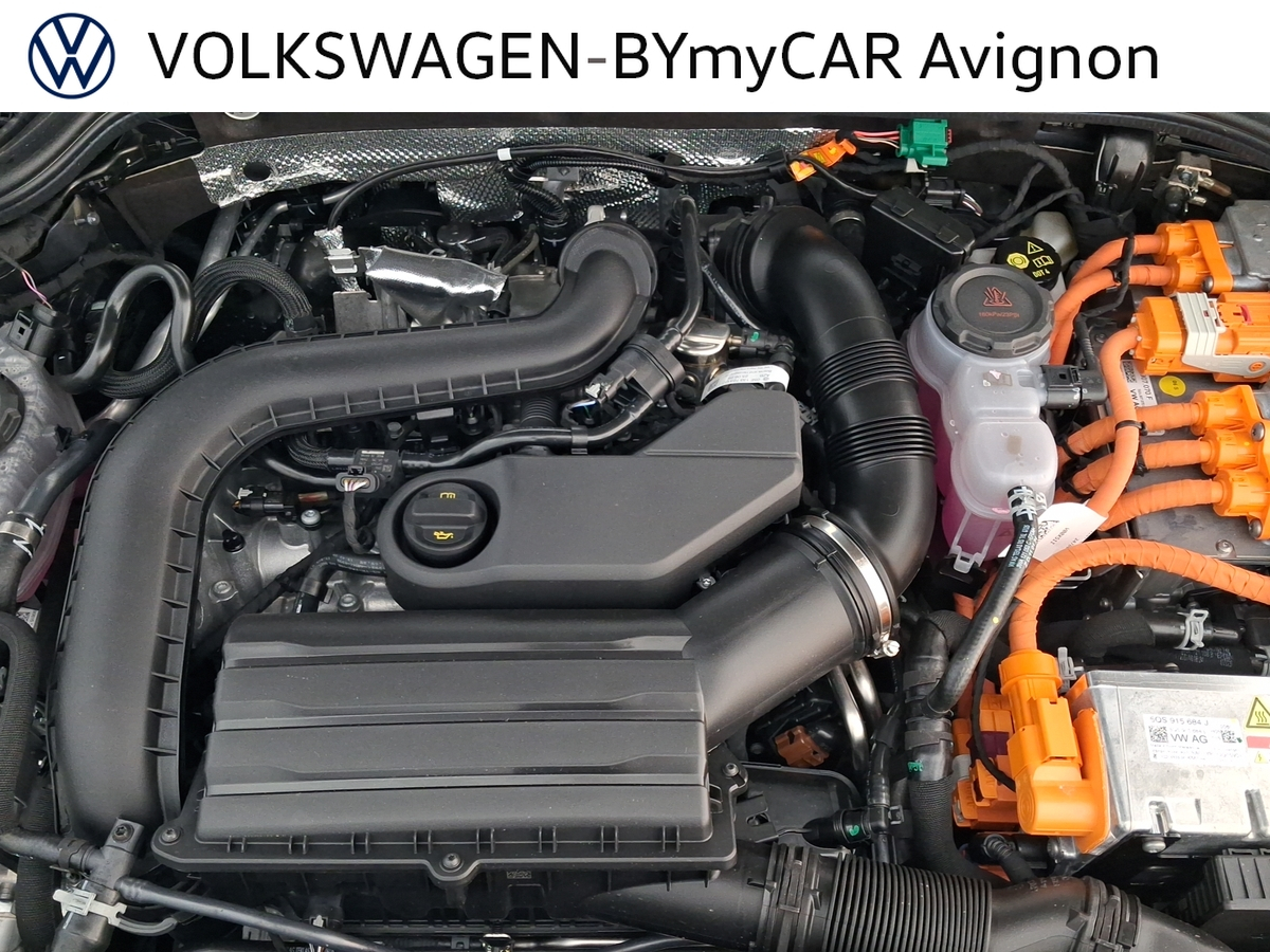 Volkswagen Golf 1.5 eHybrid 204 DSG6 — photo 16