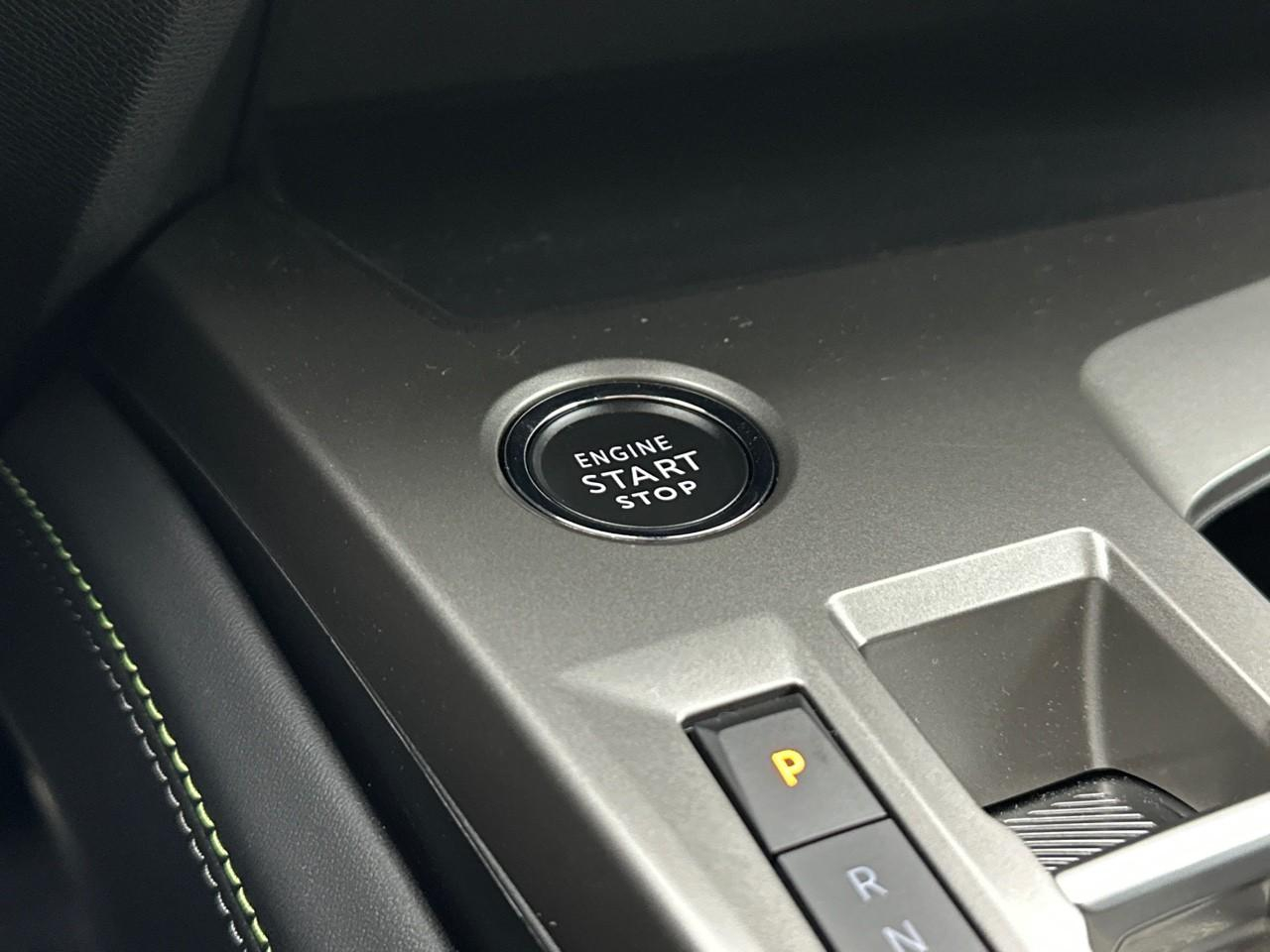 Peugeot 408 hybrid 145 e-dcs6 gt — photo 30
