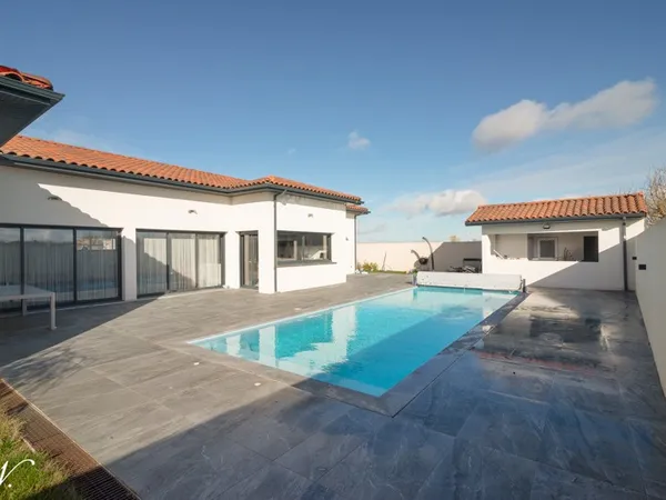 Maison 6 pièces 229 m²