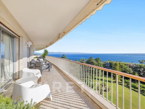 Appartement 6 pièces Terrasse Vue mer Cannes Californie