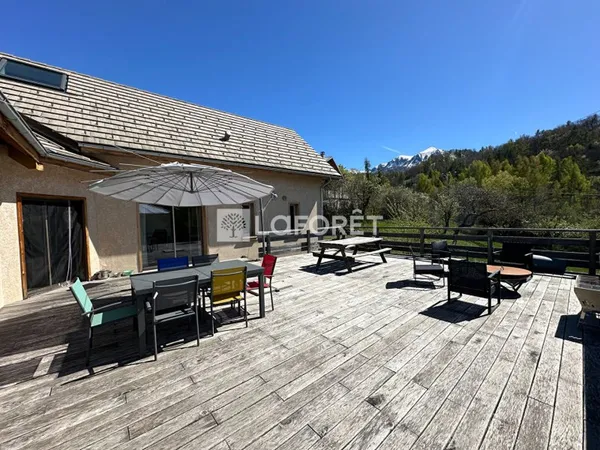 Maison 6 pièces 255 m²