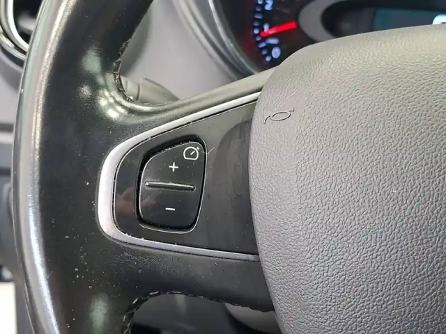 Renault Captur dci 90 edc — photo 31