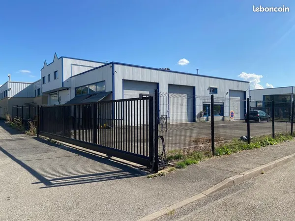 Local 290 m² Annecy