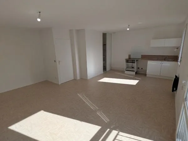 Location T2 nu avec garage