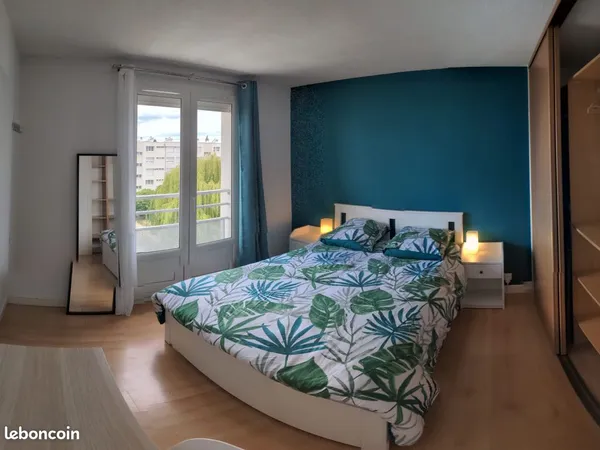 Chambre meublée avec douche privative
