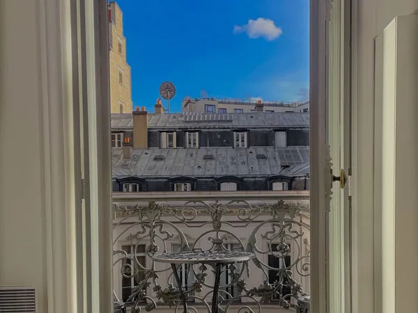 Sous-location - Appartement 37m² avec balcon - Paris 8e, à 200m des Champs-Élysées, tout juillet-aoû