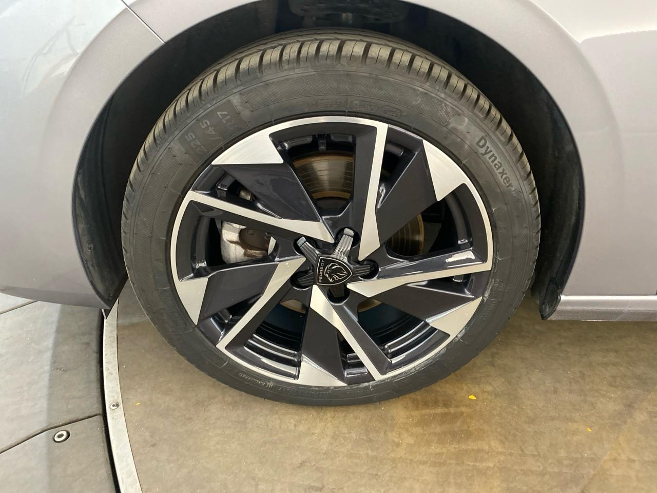 Peugeot 308 bluehdi 130ch s&s eat8 allure — photo 11