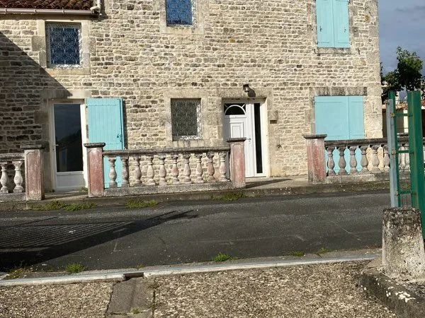 Maison Location Saint-Mandé-sur-Brédoire 3p 90m² 620€