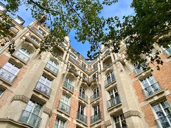 Place Violet - Bel appartement meublé de 2 pièces avec balcons et vue dégagée