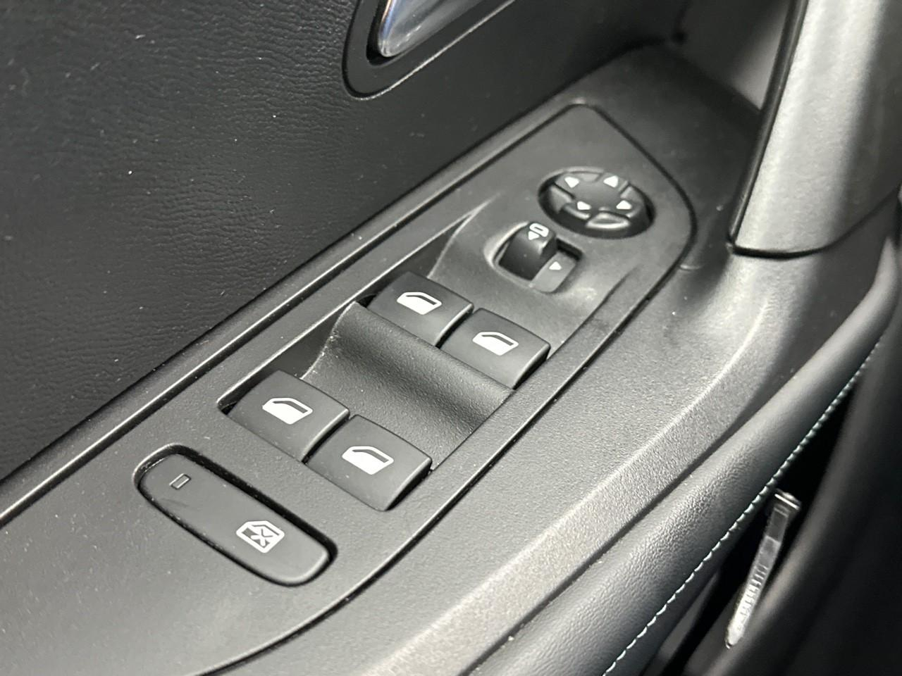 Peugeot 2008 puretech 130 s&s eat8 allure pack — photo 15