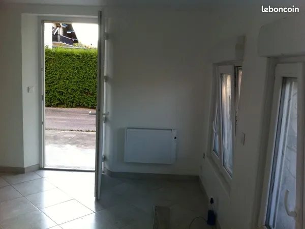 Beau studio entrer indépendante dans maison