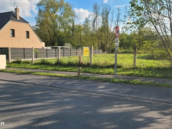 Terrain 825m² PROUVY