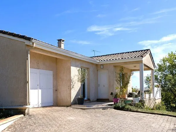 VILLA PLAIN-PIED AVEC GARAGE- 2 SDB-2WC et SUPERBE VUE