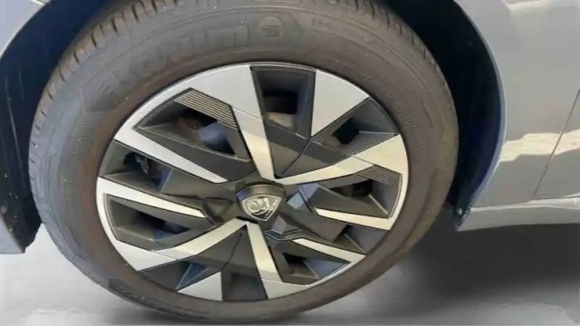 Peugeot 208 puretech 75 s&amp;s bvm5 — photo 11